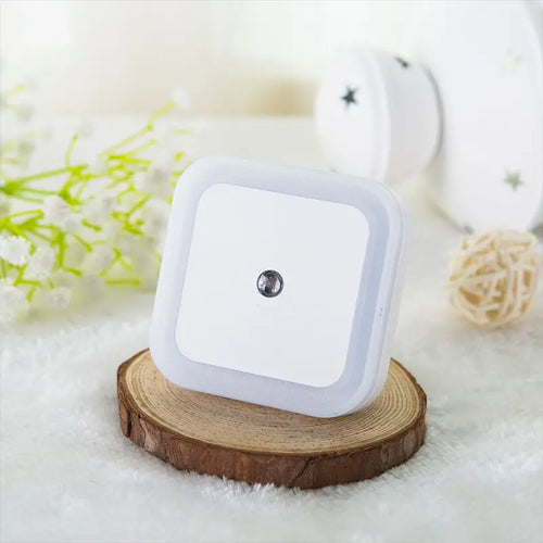 Plug-in LED Night Light with Dusk to Dawn Sensor